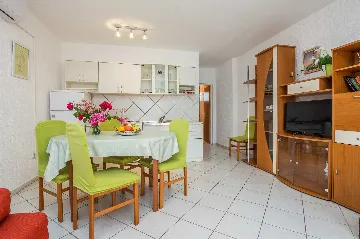 Sea View Apartment for 4 in Vir