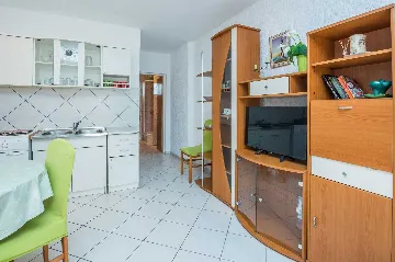 Sea View Apartment for 4 in Vir