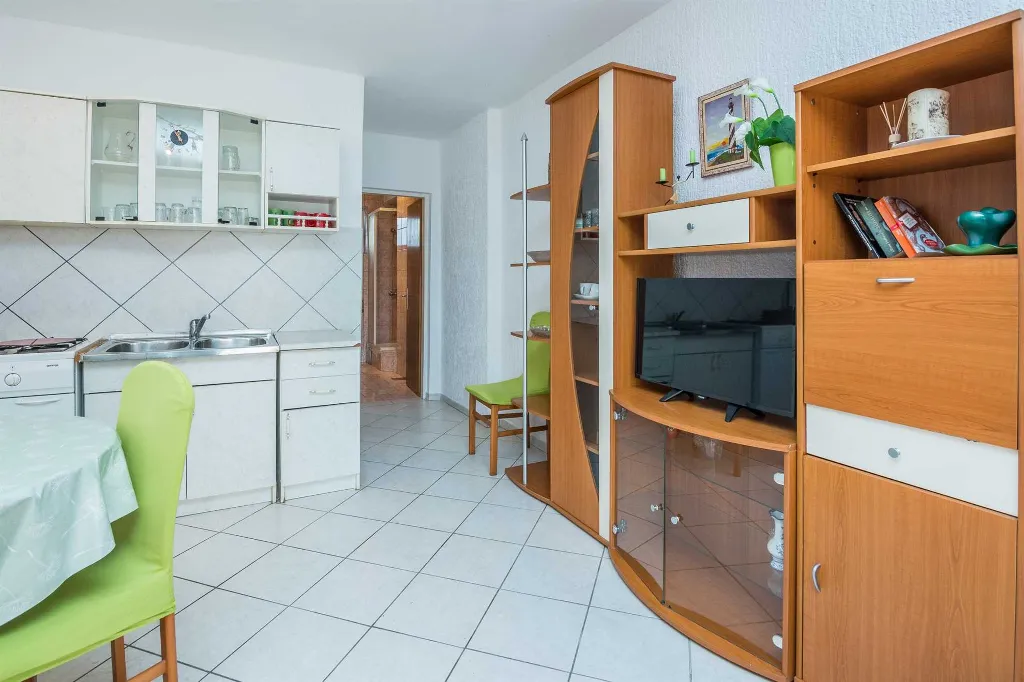 Sea View Apartment for 4 in Vir