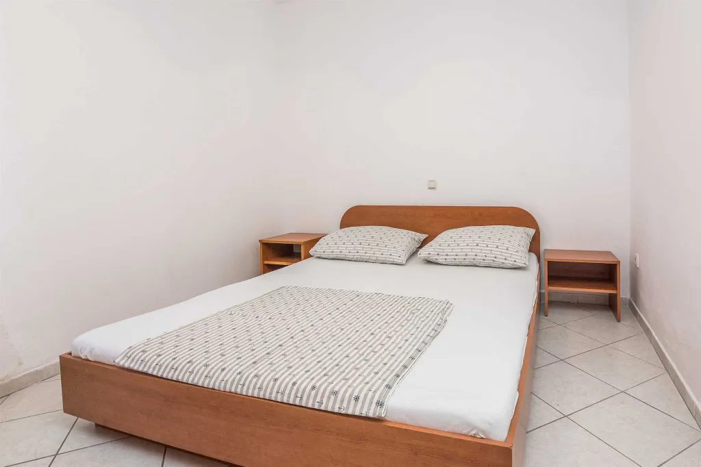 Sea View Apartment for 4 in Vir