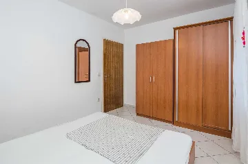 Sea View Apartment for 4 in Vir