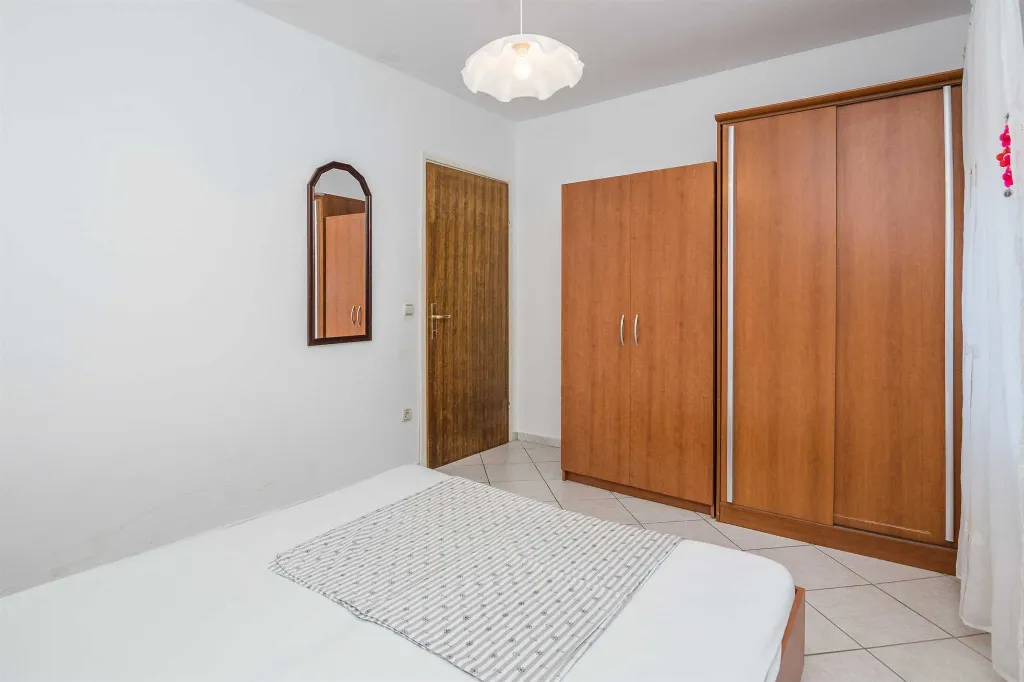 Sea View Apartment for 4 in Vir