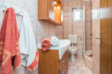 Sea View Apartment for 4 in Vir