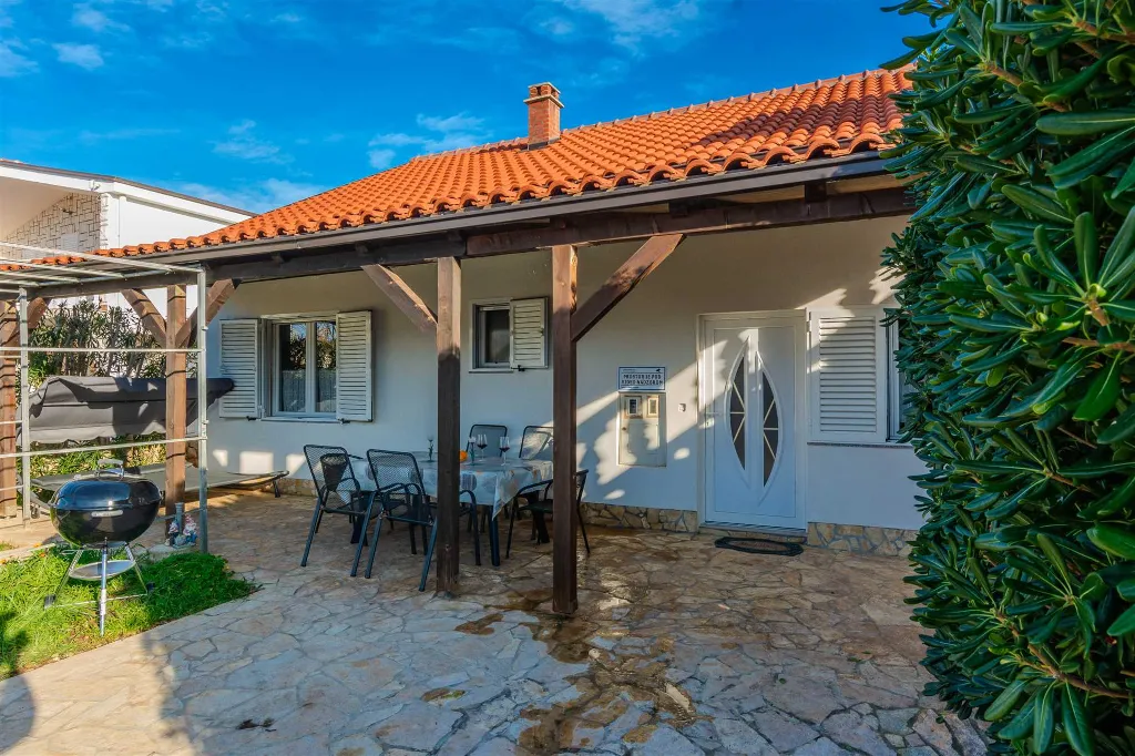 Holiday House on Vir for 4–6 Guests