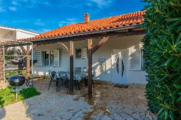 Holiday House on Vir for 4–6 Guests