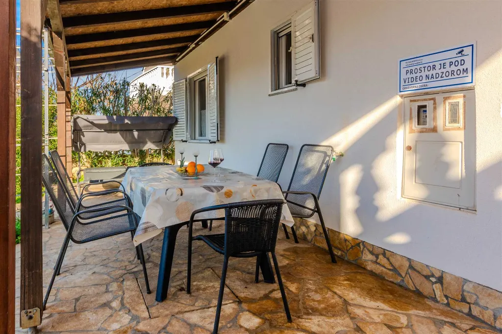 Holiday House on Vir for 4–6 Guests