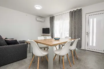 2-Bedroom Apartment in Vir for 6 Guests