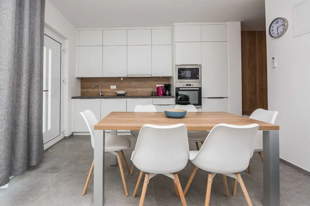 2-Bedroom Apartment in Vir for 6 Guests