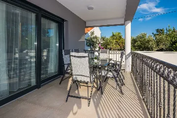 2-Bedroom Apartment in Vir for 6 Guests