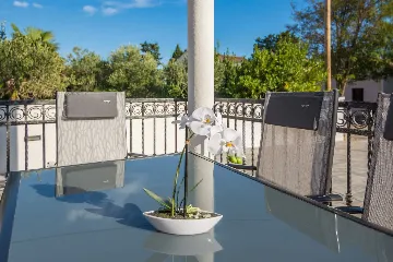 2-Bedroom Apartment in Vir for 6 Guests