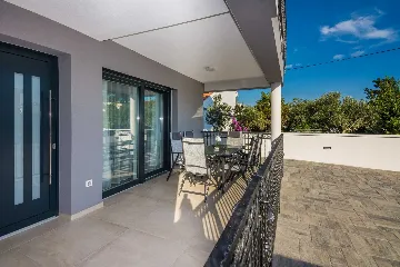 2-Bedroom Apartment in Vir for 6 Guests
