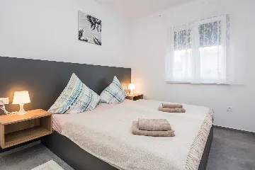2-Bedroom Apartment in Vir for 6 Guests