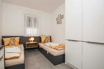 2-Bedroom Apartment in Vir for 6 Guests