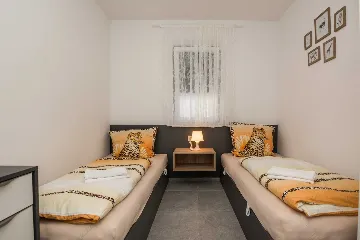 2-Bedroom Apartment in Vir for 6 Guests