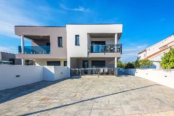 2-Bedroom Apartment in Vir for 6 Guests
