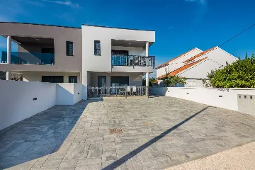 2-Bedroom Apartment in Vir for 6 Guests