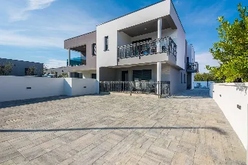 2-Bedroom Apartment in Vir for 6 Guests