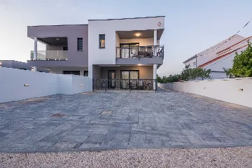 2-Bedroom Apartment in Vir for 6 Guests