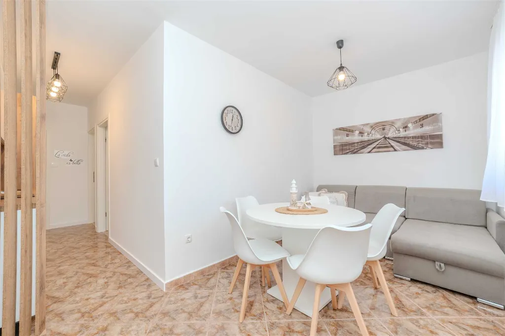 2-Bedroom Apartment in Vir (Prezida) for Up to 5
