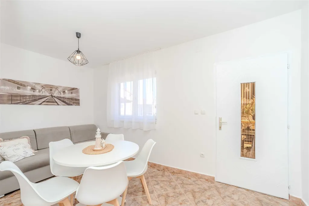 2-Bedroom Apartment in Vir (Prezida) for Up to 5