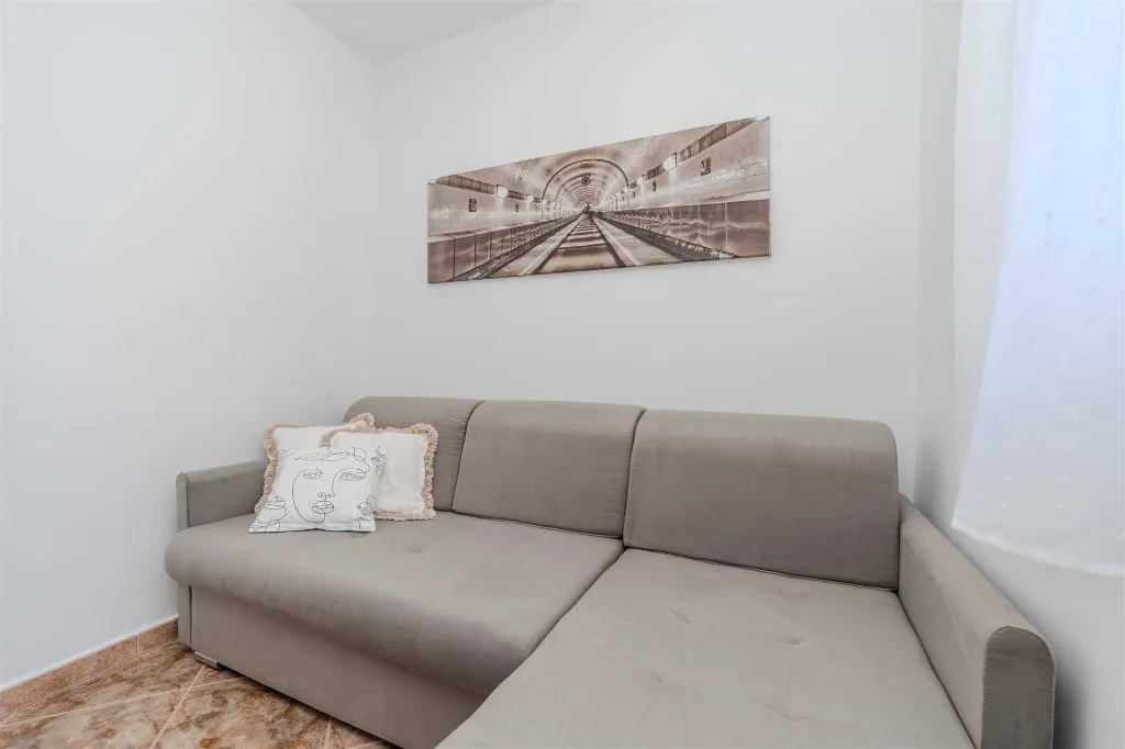 2-Bedroom Apartment in Vir (Prezida) for Up to 5