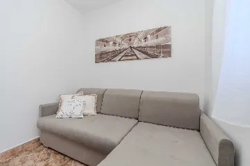 2-Bedroom Apartment in Vir (Prezida) for Up to 5