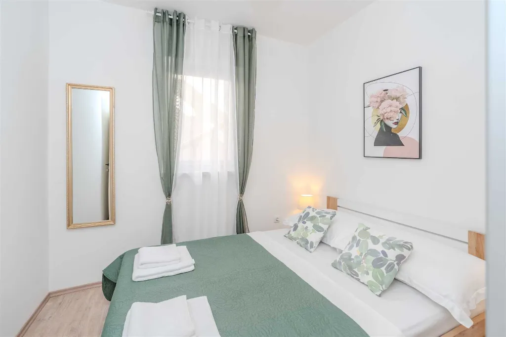 2-Bedroom Apartment in Vir (Prezida) for Up to 5