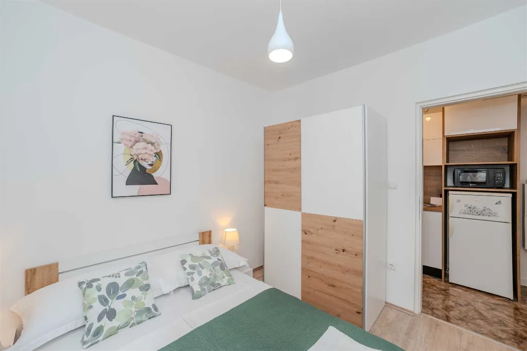 2-Bedroom Apartment in Vir (Prezida) for Up to 5
