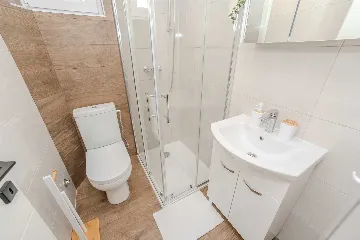 2-Bedroom Apartment in Vir (Prezida) for Up to 5