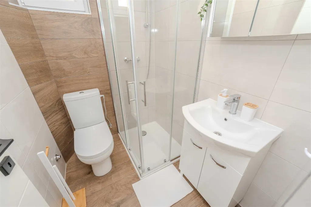 2-Bedroom Apartment in Vir (Prezida) for Up to 5