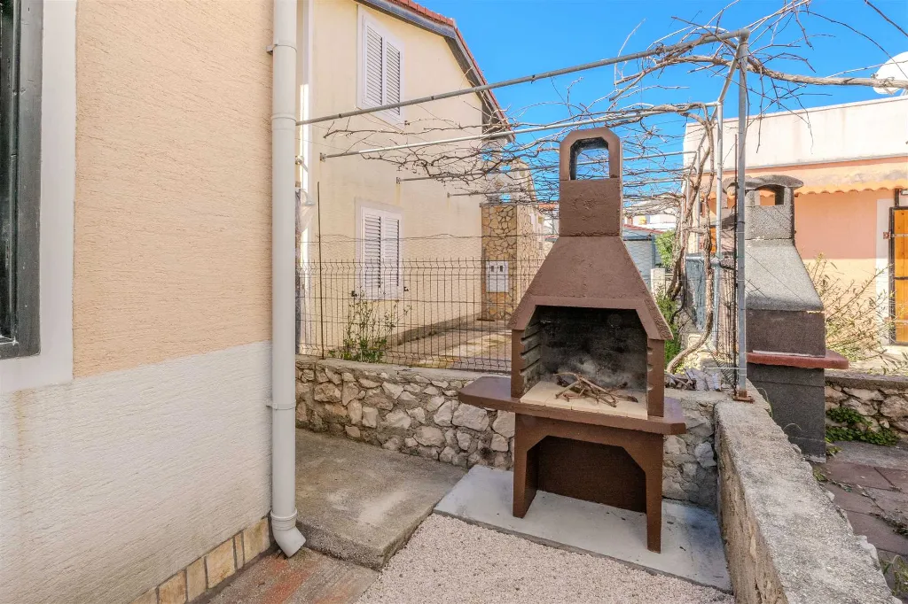 2-Bedroom Apartment in Vir (Prezida) for Up to 5
