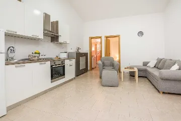 Apartment for 2-4 in quiet Vir area