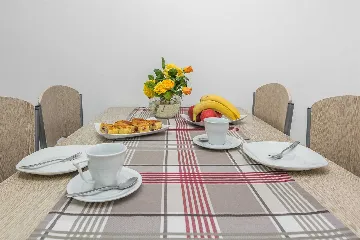 Apartment for 2-4 in quiet Vir area