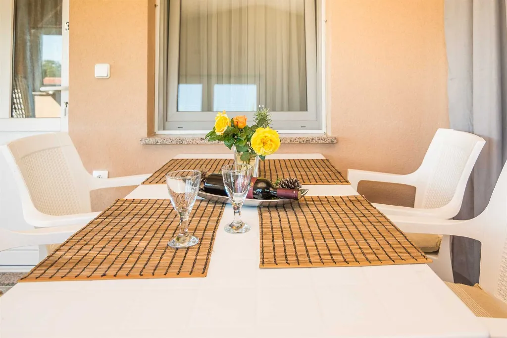 Apartment for 2-4 in quiet Vir area