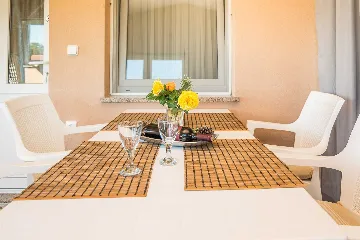 Apartment for 2-4 in quiet Vir area