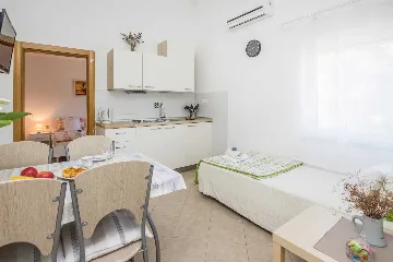 Vir Apartment for 2-3 Guests in a Quiet Area