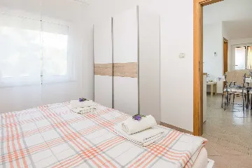 Vir Apartment for 2-3 Guests in a Quiet Area