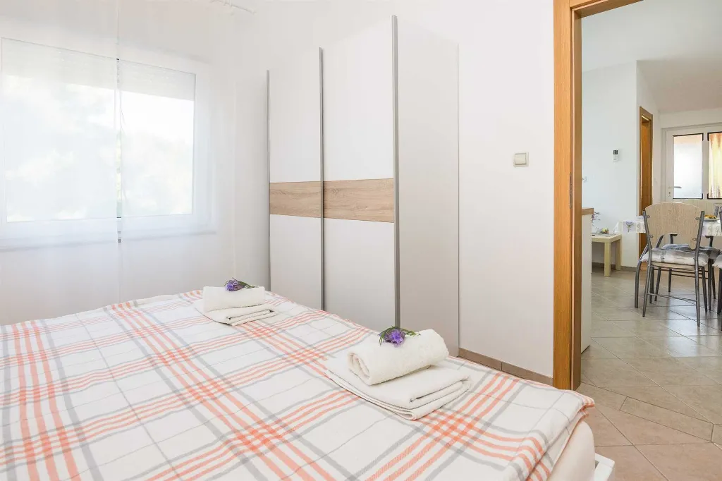 Vir Apartment for 2-3 Guests in a Quiet Area
