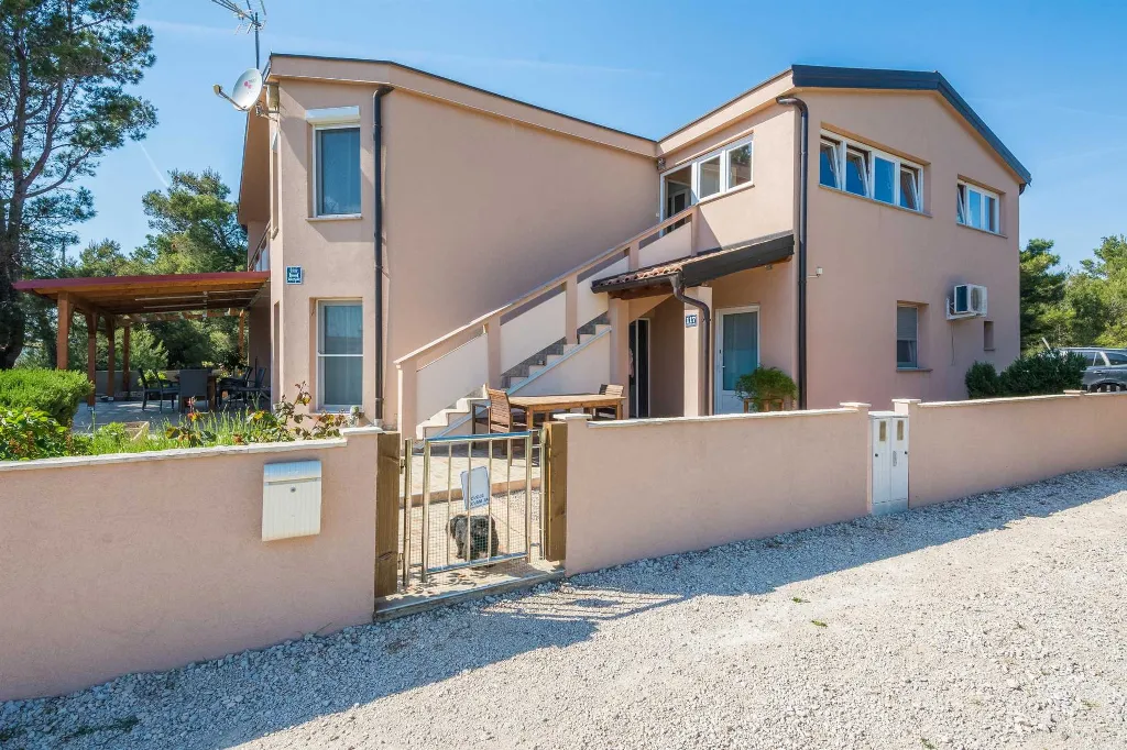 Vir Apartment for 2-3 Guests in a Quiet Area