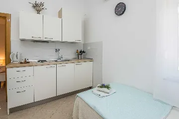 Vir Apartment for 2-3 Guests in a Quiet Area