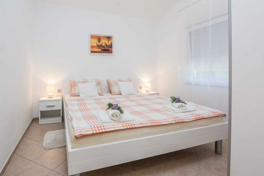 Vir Apartment for 2-3 Guests in a Quiet Area