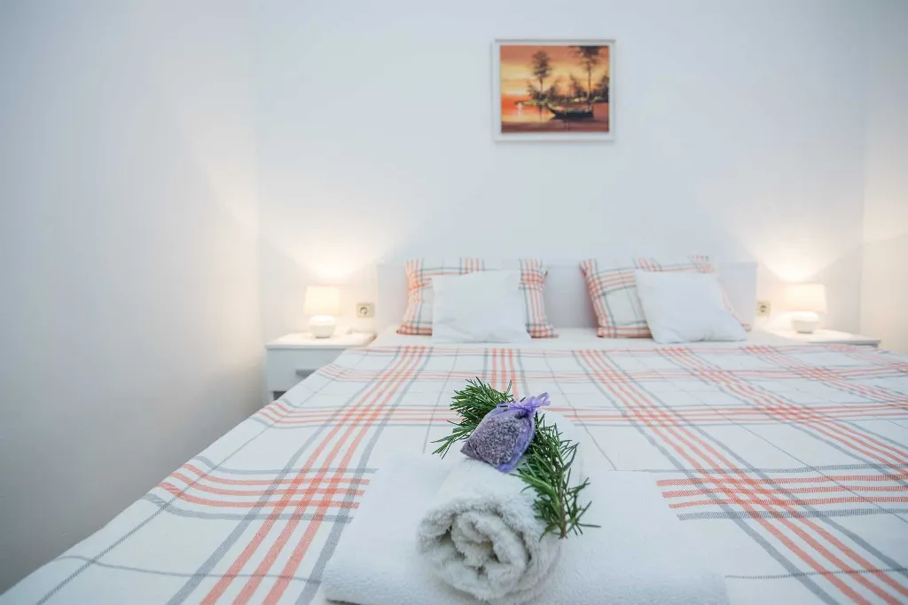 Vir Apartment for 2-3 Guests in a Quiet Area