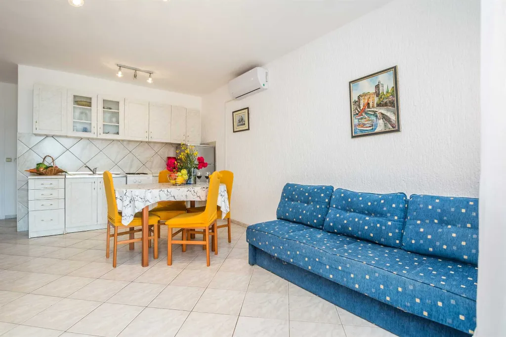 Ground-Floor Apartment in Vir for 2–4, Sea View Terrace