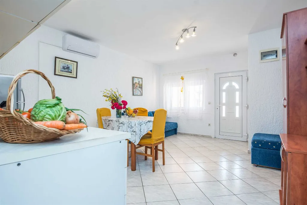 Ground-Floor Apartment in Vir for 2–4, Sea View Terrace