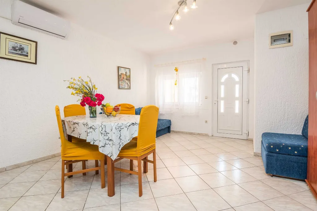 Ground-Floor Apartment in Vir for 2–4, Sea View Terrace