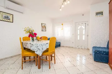 Ground-Floor Apartment in Vir for 2–4, Sea View Terrace