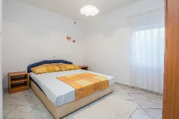 Ground-Floor Apartment in Vir for 2–4, Sea View Terrace