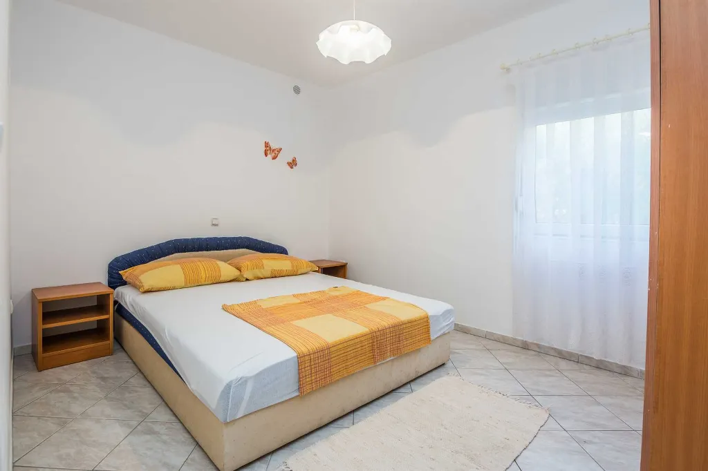 Ground-Floor Apartment in Vir for 2–4, Sea View Terrace