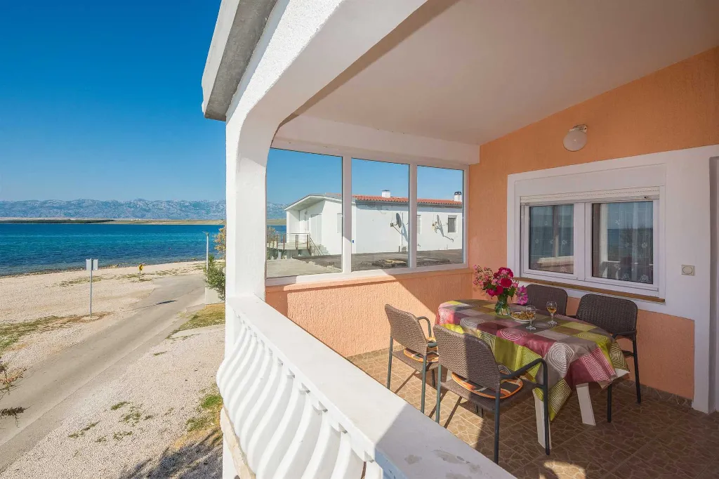 Sea-View Apartment in Vir for 2–4 Guests