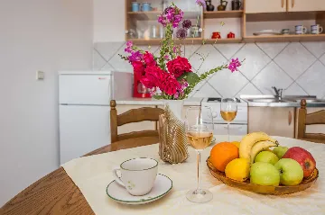 Sea-View Apartment in Vir for 2–4 Guests